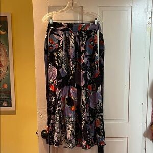 Floral Patterned Women's Skirt - size 6 but fits like a small